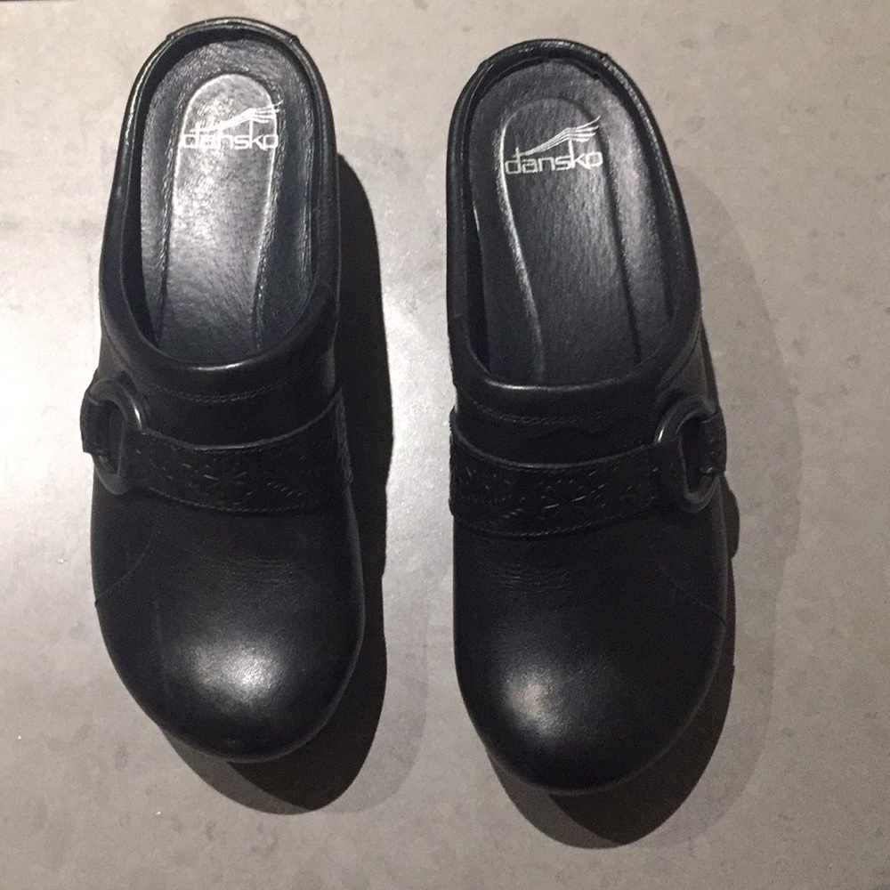 Dansko black shoes